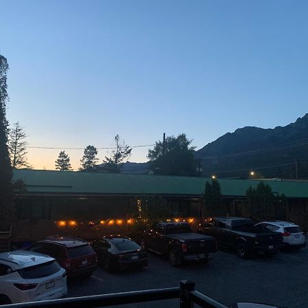 Destination Inn Radium Hot Springs Dış mekan fotoğraf